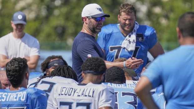 Titans coach Brian Callahan calls out his offense after sloppy practice Article Image 0