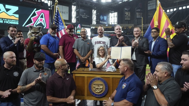 Diamondbacks to remain at Chase Field for 30 years after approval of renovation bill Article Image 0, The Canadian Press Diamondbacks to remain at Chase Field for 30 years after approval of renovation bill Article Image 0